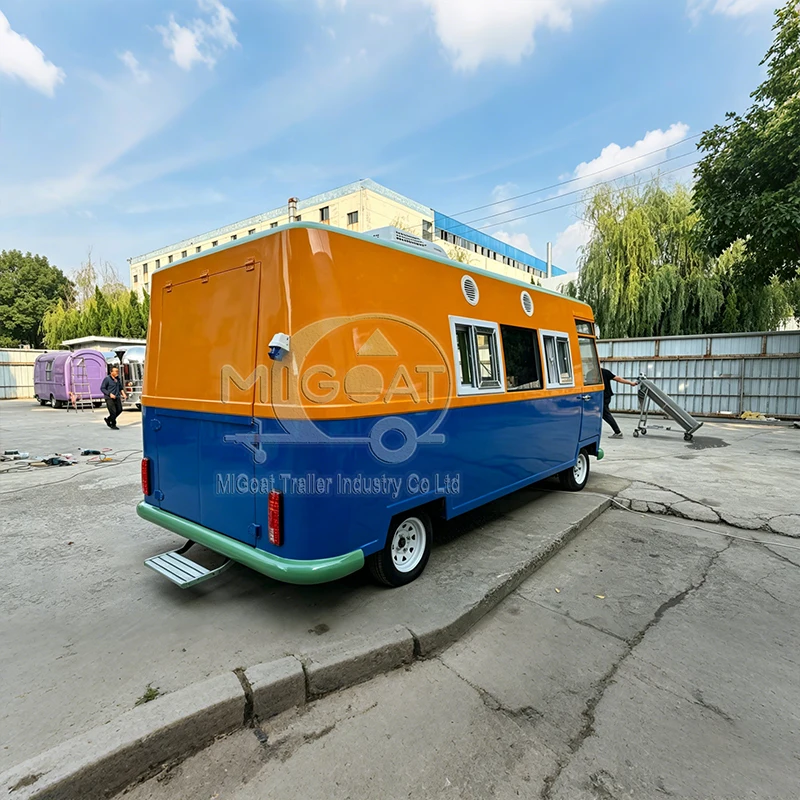 Commerciële mobiele foodtruck  - Food Truck With Snacks recensie en prijs